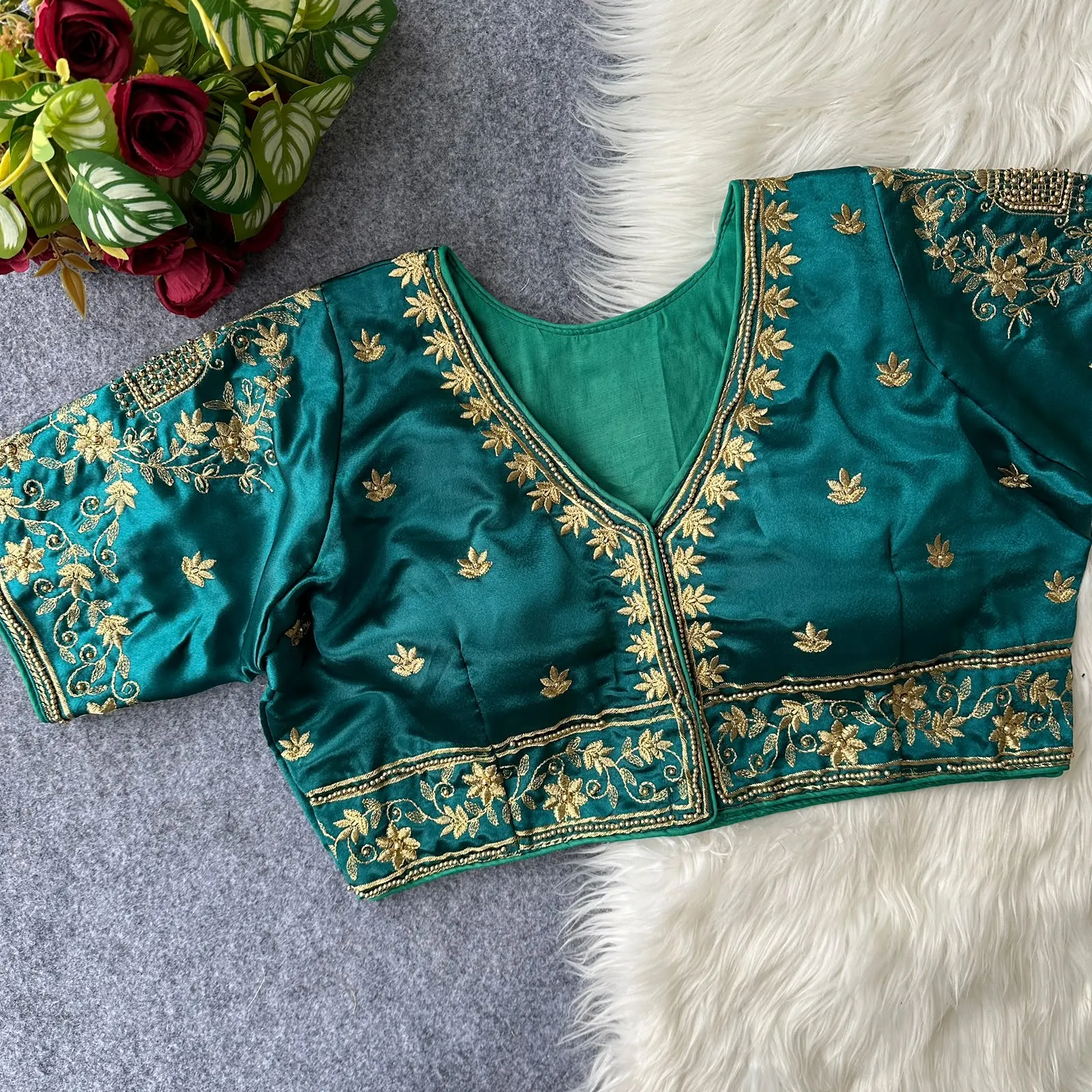 Aariwork Front Huk Pure Silk. Blouse 9
