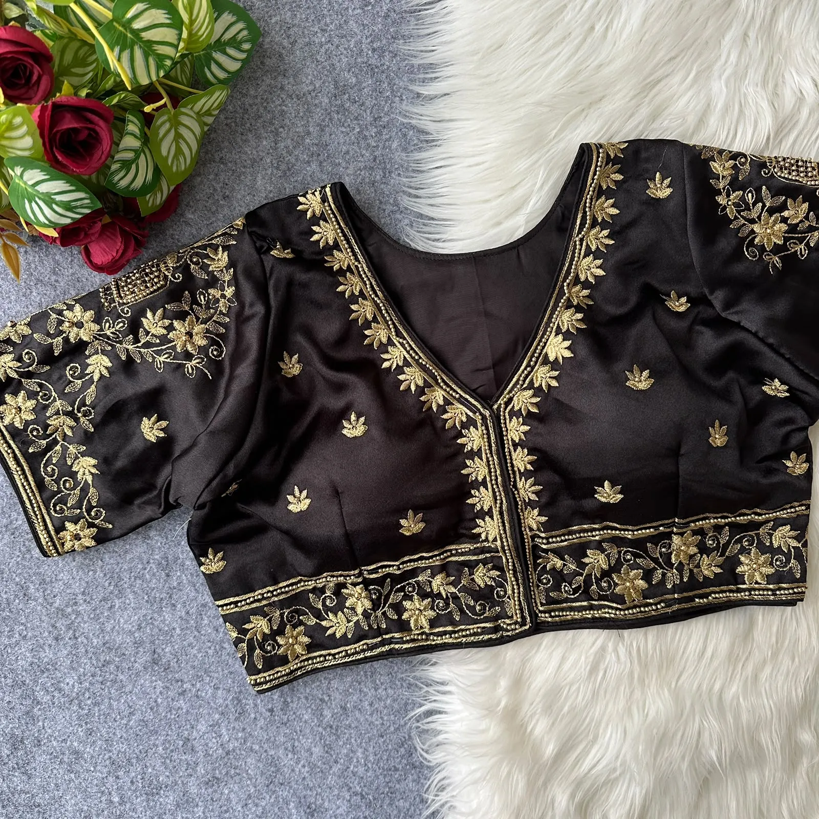 Aariwork Front Huk Pure Silk. Blouse 11