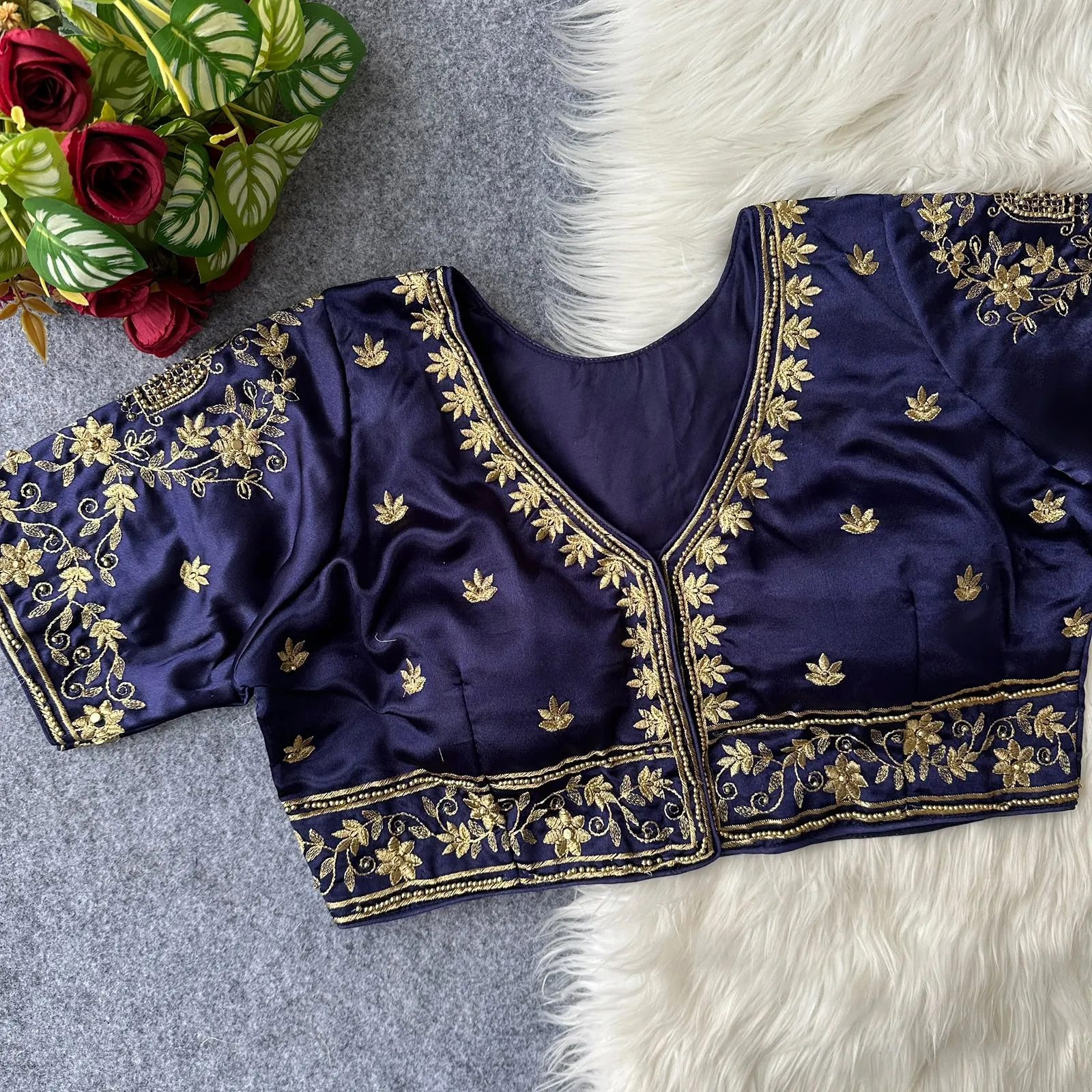 Aariwork Front Huk Pure Silk. Blouse 2
