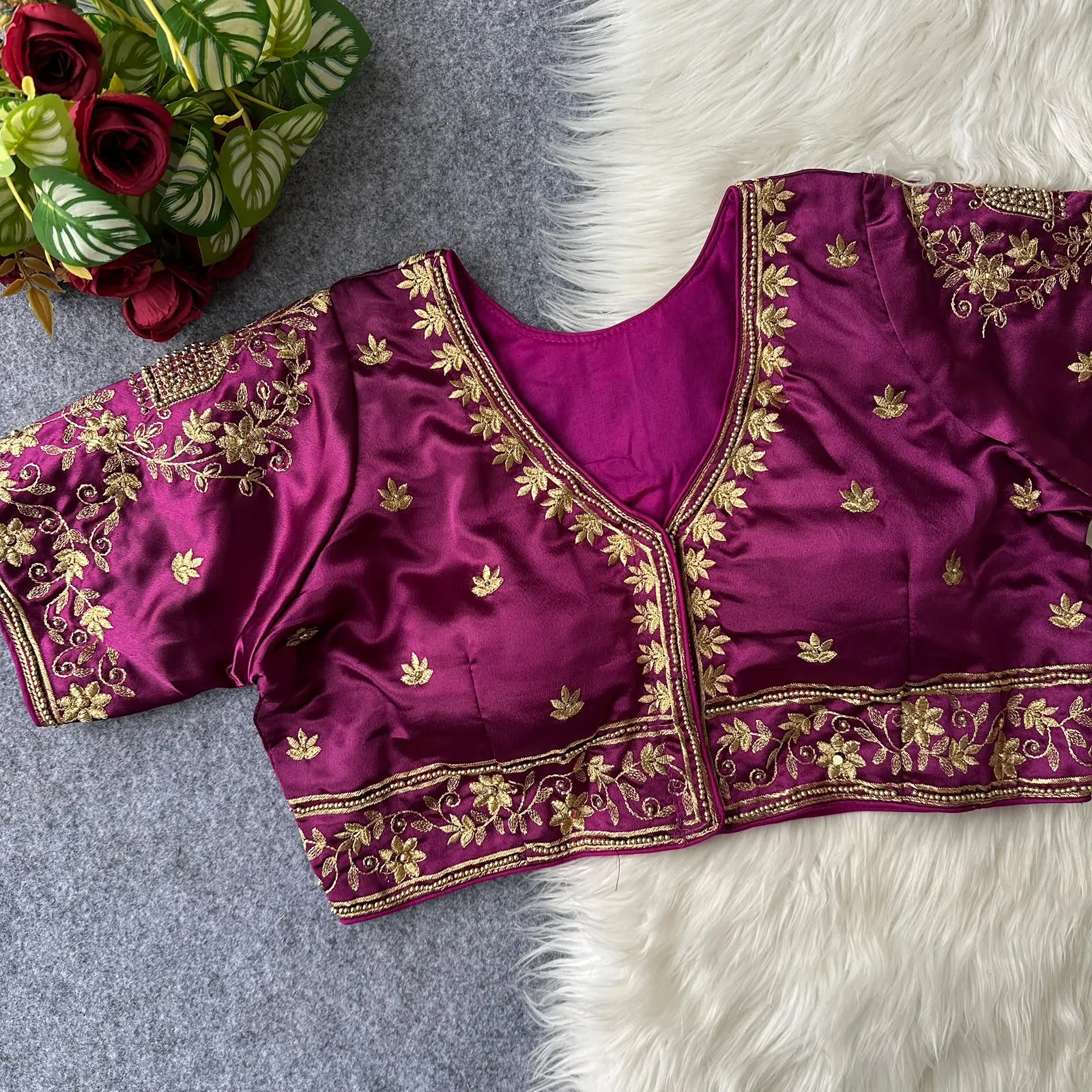 Aariwork Front Huk Pure Silk. Blouse 3