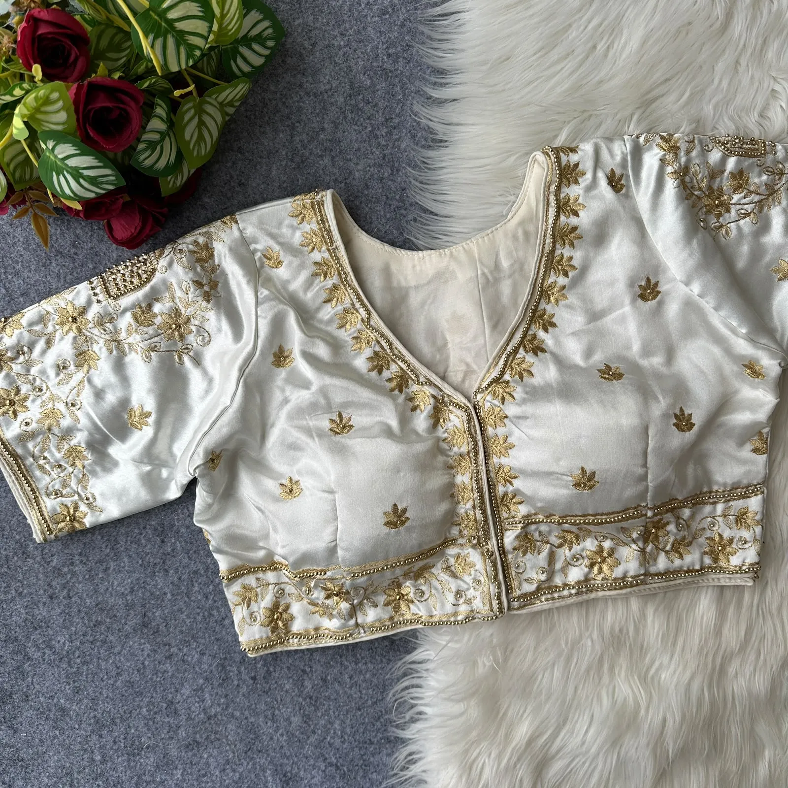 Aariwork Front Huk Pure Silk. Blouse 7