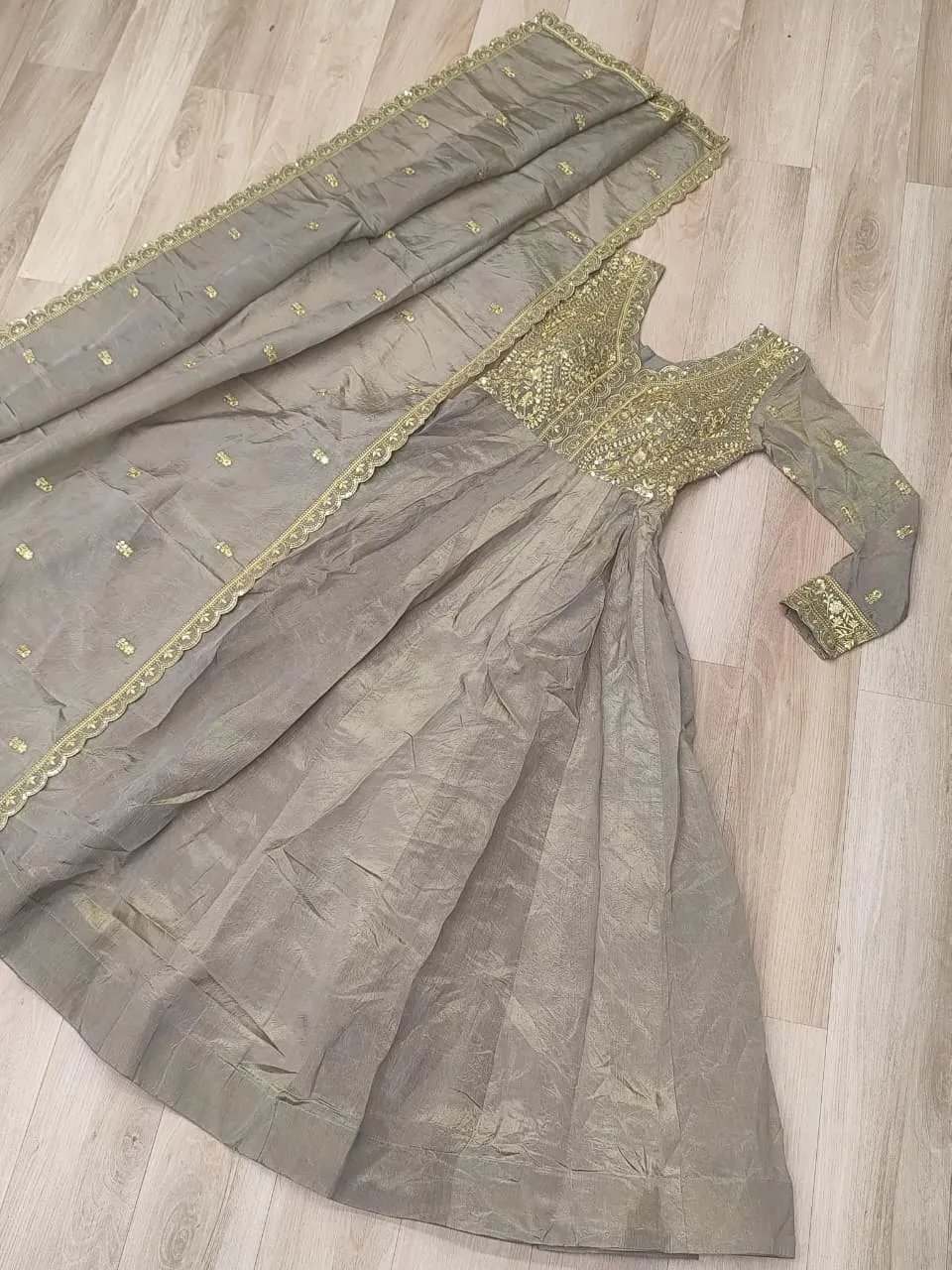 Lw 9323 Gold Crush With Rich Sequins &amp; Zari Embroidered Work Gown 2