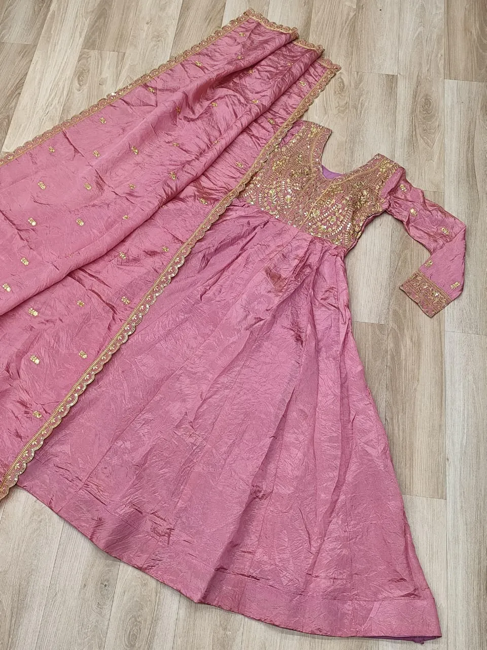 Lw 9323 Gold Crush With Rich Sequins &amp; Zari Embroidered Work Gown 3