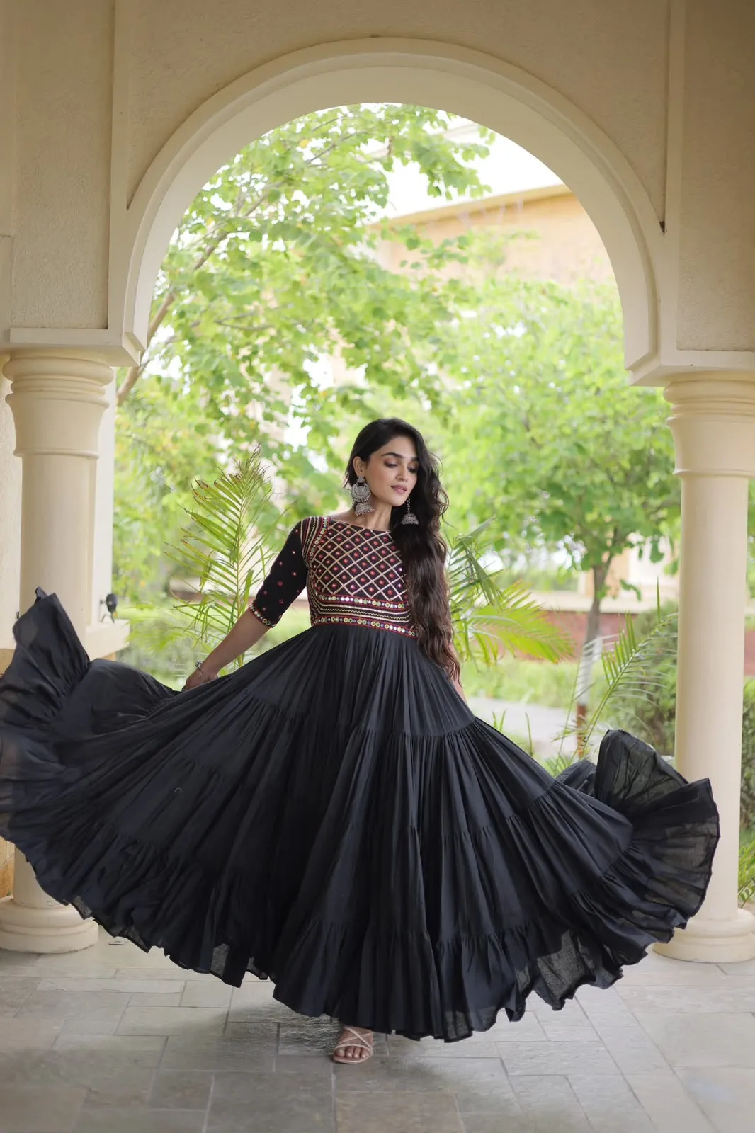 LW 9346 Black Kora Cotton Gown 2
