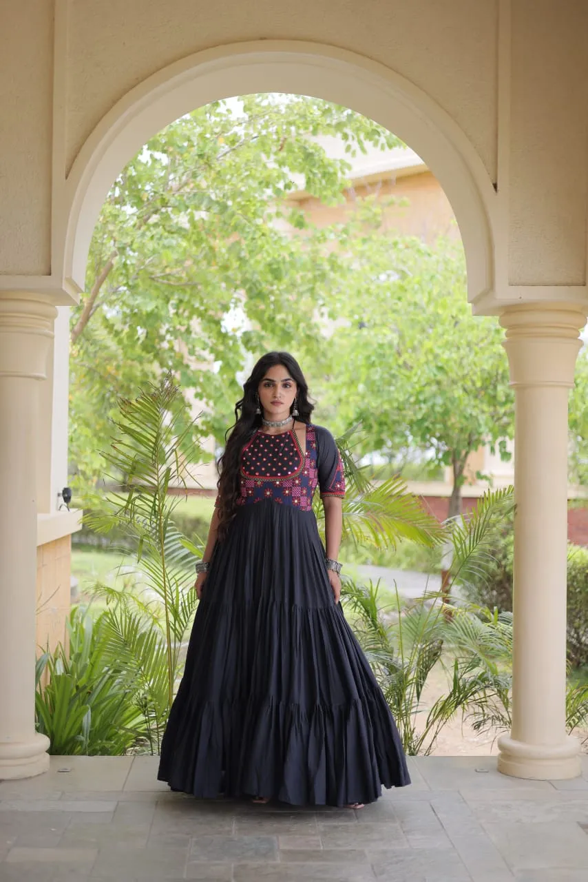 LW 9348 Black Kora Cotton Gown 3