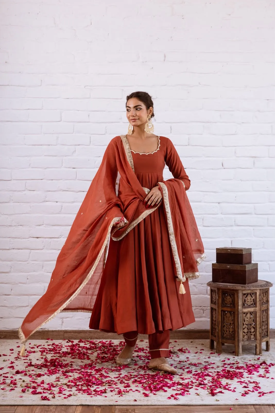 SRK 5324 Vichitra Silk Gown 2