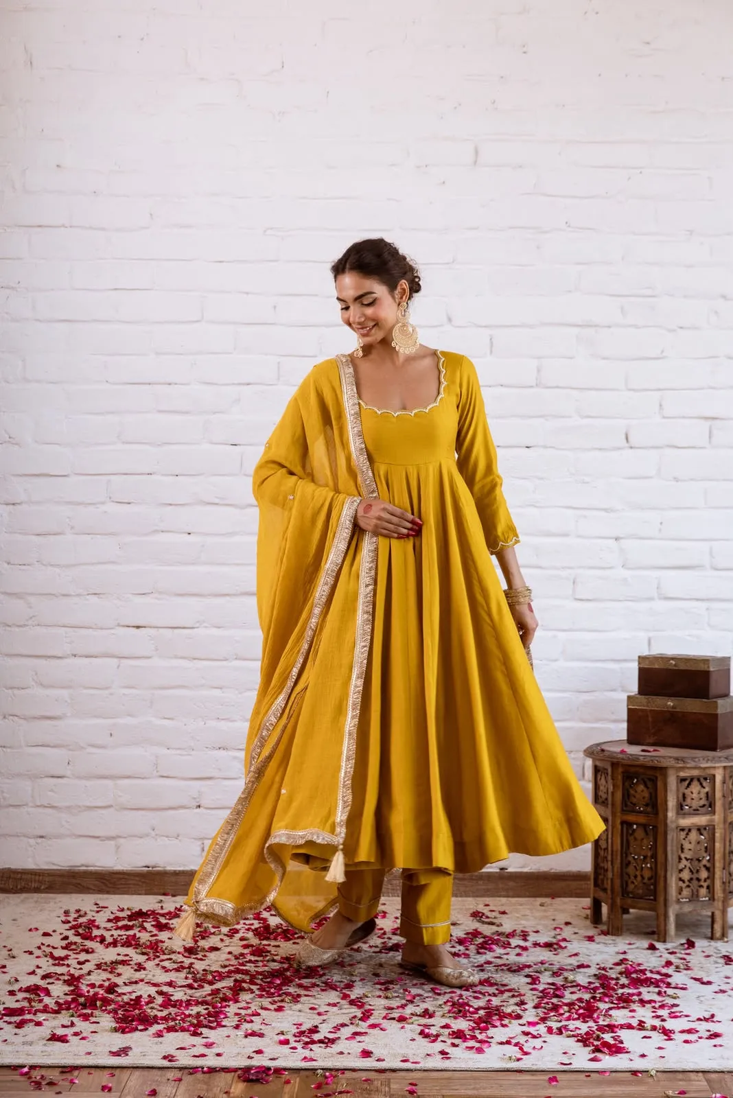 SRK 5324 Vichitra Silk Gown 7